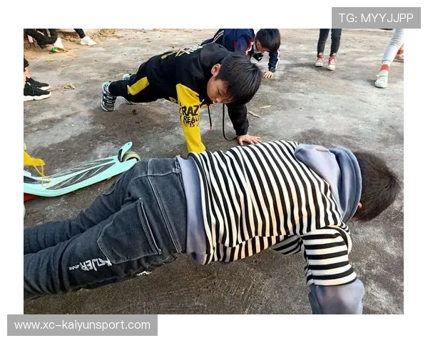 自由搏击选手比赛完直接原地做俯卧撑