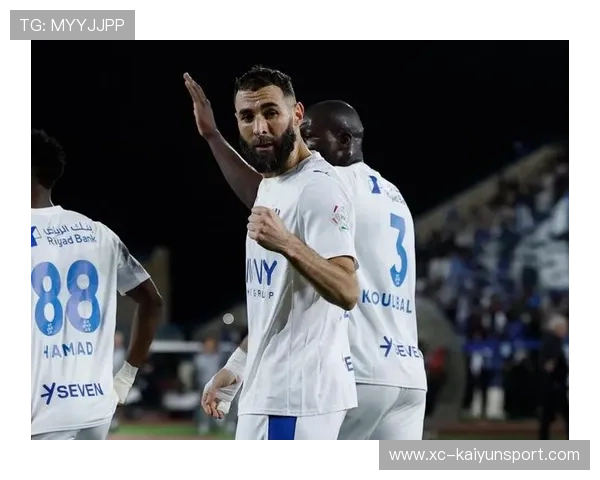 本泽马在沙特新月首秀戴帽，进攻端展现杀伤力