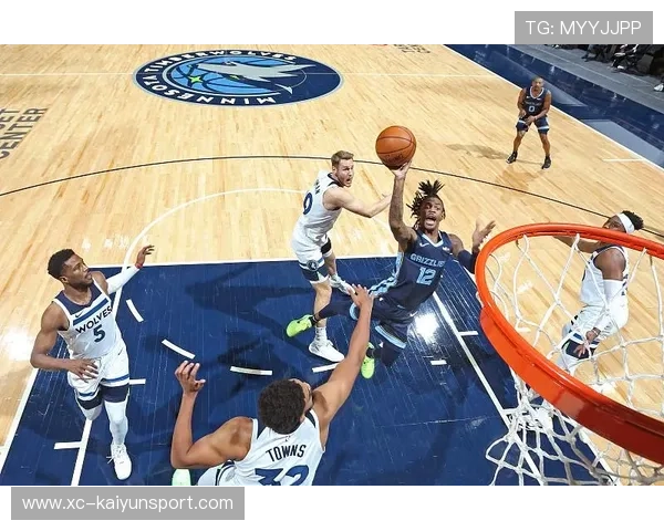 莫兰特腾空暴扣点燃全场气氛,灰熊五人得分双位数大胜森林狼 莫兰特腾空暴扣点燃全场气氛,灰熊五人得分双位数大胜森林狼